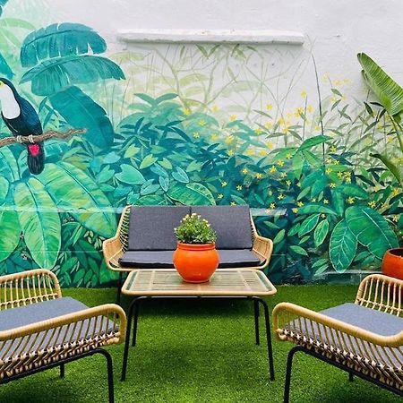Artistic Flat Next To Ruzafa Welcome To The Jungle Valencia Bagian luar foto