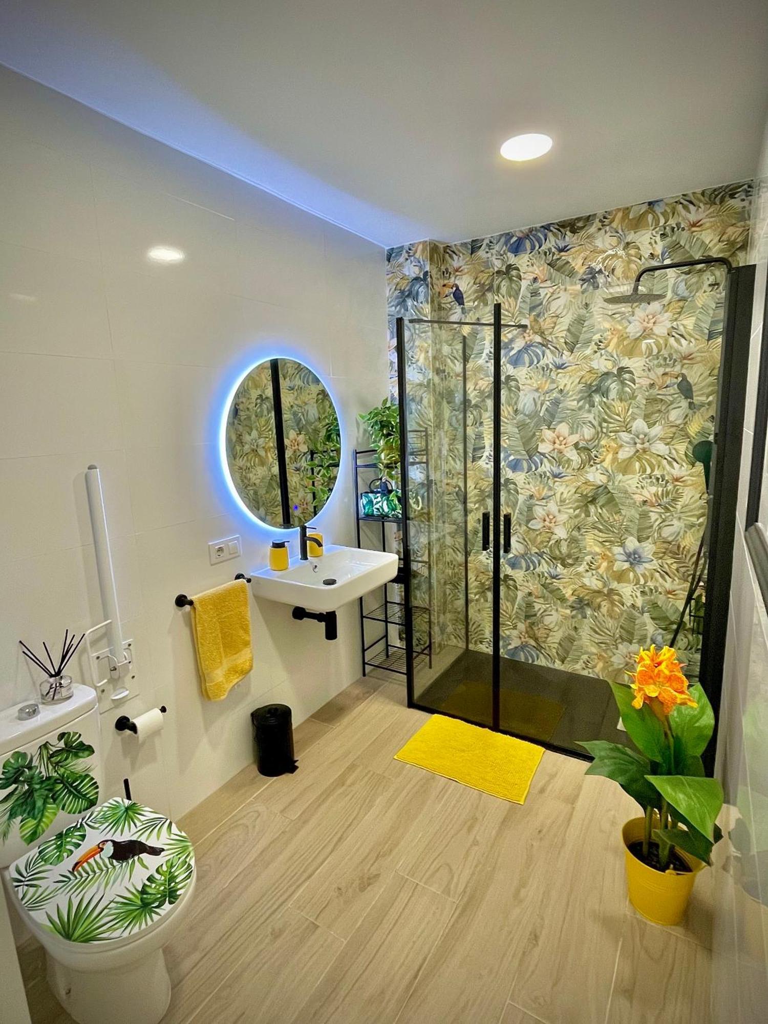 Artistic Flat Next To Ruzafa Welcome To The Jungle Valencia Bagian luar foto