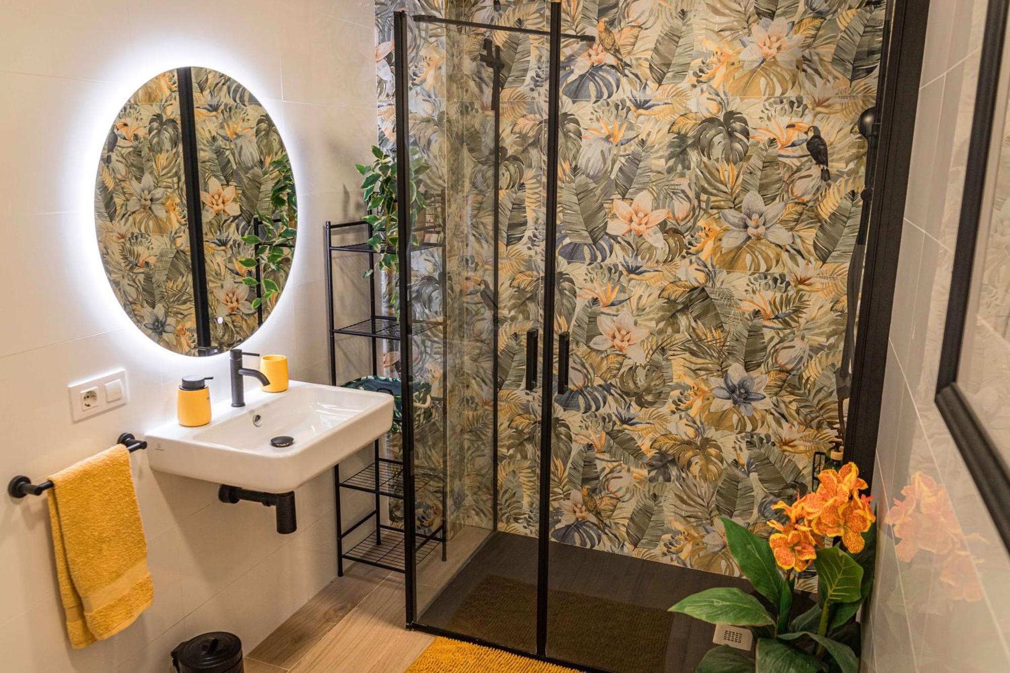 Artistic Flat Next To Ruzafa Welcome To The Jungle Valencia Bagian luar foto