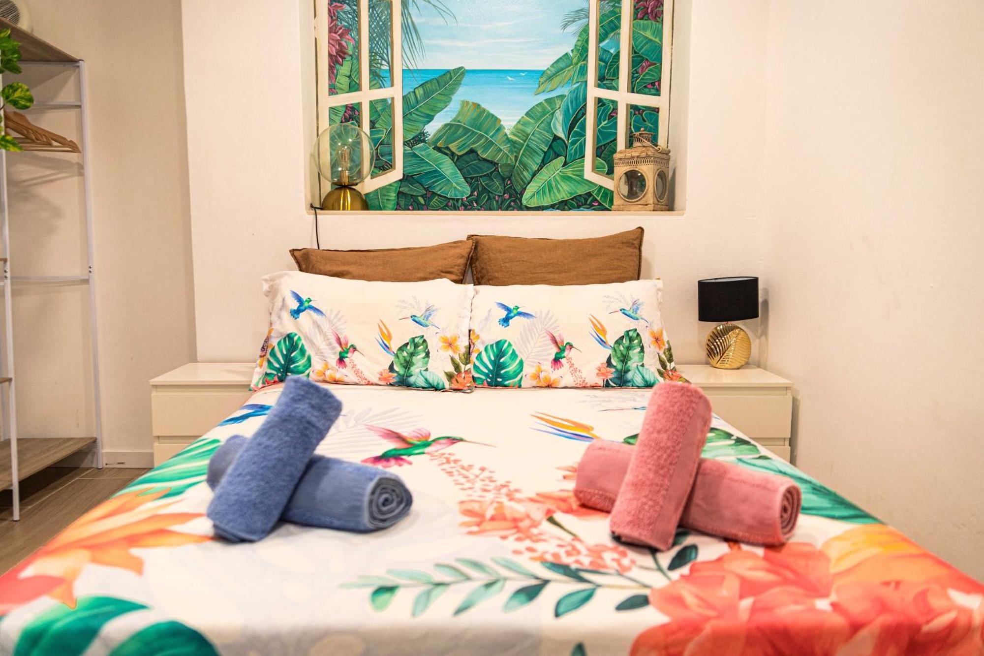 Artistic Flat Next To Ruzafa Welcome To The Jungle Valencia Bagian luar foto