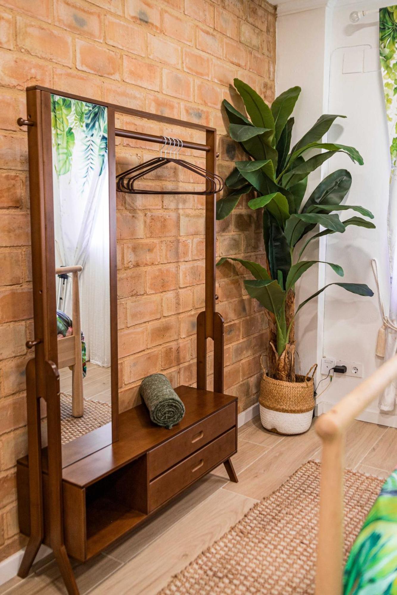 Artistic Flat Next To Ruzafa Welcome To The Jungle Valencia Bagian luar foto