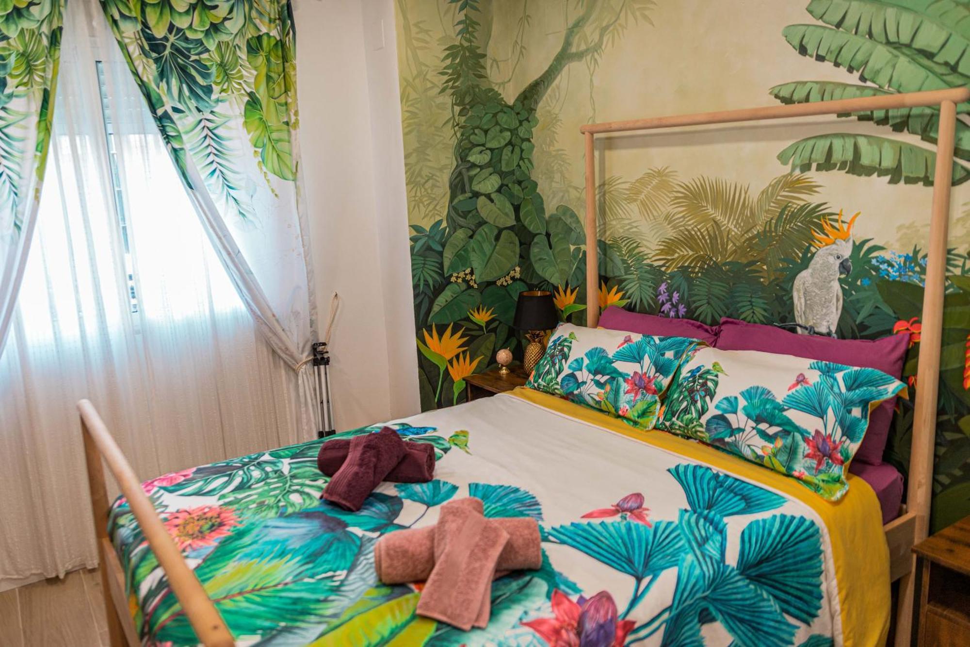 Artistic Flat Next To Ruzafa Welcome To The Jungle Valencia Bagian luar foto