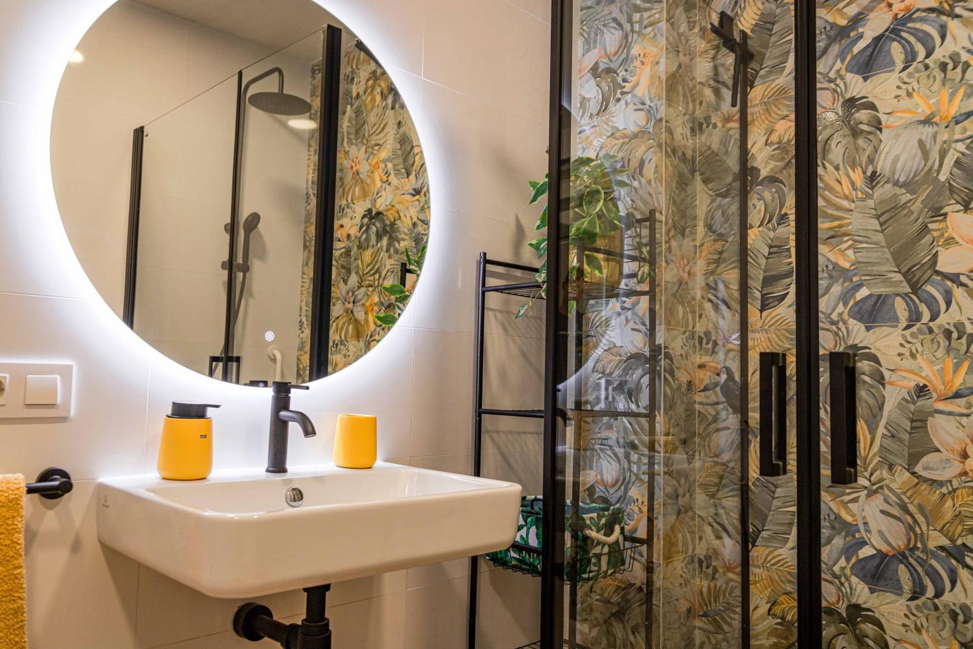 Artistic Flat Next To Ruzafa Welcome To The Jungle Valencia Bagian luar foto
