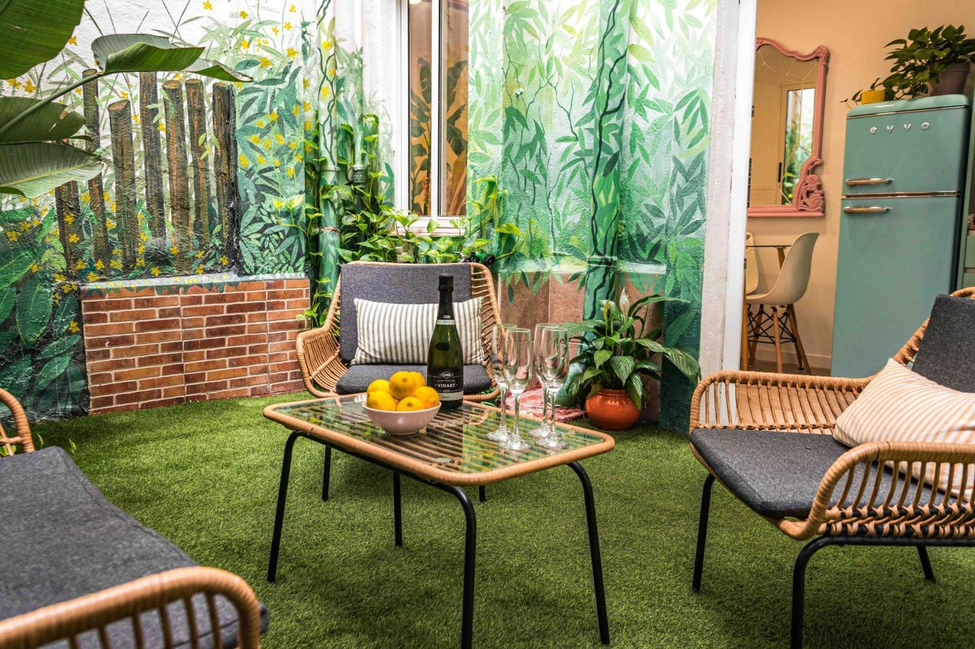 Artistic Flat Next To Ruzafa Welcome To The Jungle Valencia Bagian luar foto