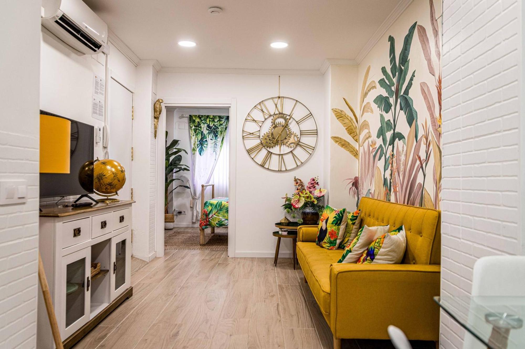 Artistic Flat Next To Ruzafa Welcome To The Jungle Valencia Bagian luar foto